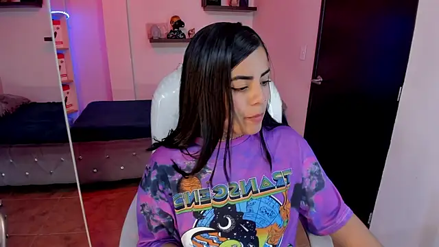 Snapshot of Catalinaa_martinez chatting on February 21, 2025, 8:38 pm Catalinaa martinez online show from February 21, 2025, 8:38 pm