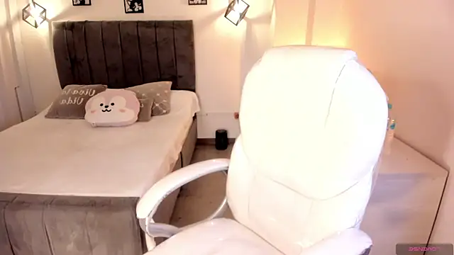 Snapshot of Catalinaa_martinez chatting on September 18, 2025, 2:47 am Catalinaa martinez online show from September 18, 2025, 2:47 am