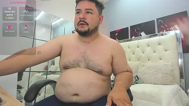 Snapshot of oso_dirty_ chatting on December 22, 2025, 5:35 pm oso dirty online show from December 22, 2025, 5:35 pm