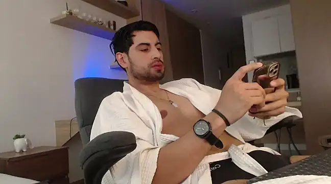 Snapshot of bradley_muscle chatting on February 23, 2025, 11:04 pm bradley muscle online show from February 23, 2025, 11:04 pm