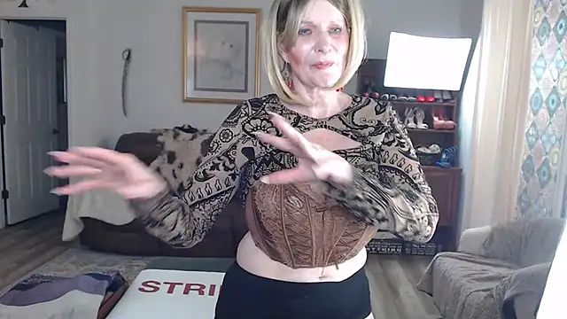 Snapshot of SindeeDix chatting on October 19, 2025, 4:43 pm SindeeDix online show from October 19, 2025, 4:43 pm