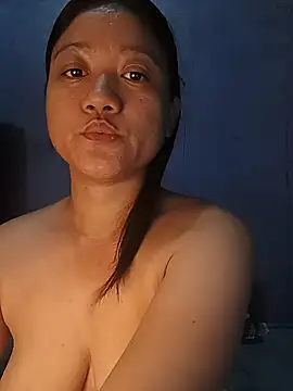 Snapshot of Urchanel chatting on November 12, 2025, 10:35 pm Urchanel online show from November 12, 2025, 10:35 pm