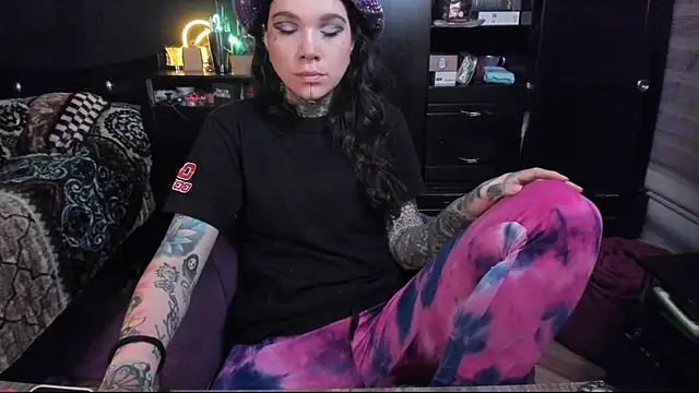 Snapshot of Lilmarieee chatting on February 20, 2025, 10:26 pm Lilmarieee online show from February 20, 2025, 10:26 pm