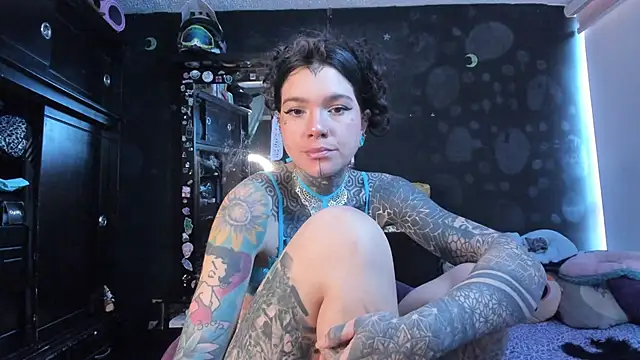 Lilmarieee online show from December 16, 2025, 2:10 pm