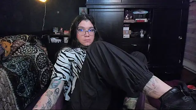 Snapshot of Lilmarieee chatting on March 12, 2025, 12:20 am Lilmarieee online show from March 12, 2025, 12:20 am