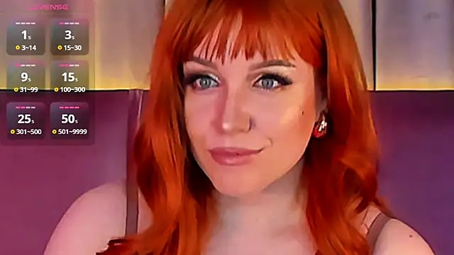 Snapshot of RoseRoxy chatting on October 17, 2025, 1:35 pm RoseRoxy online show from October 17, 2025, 1:35 pm