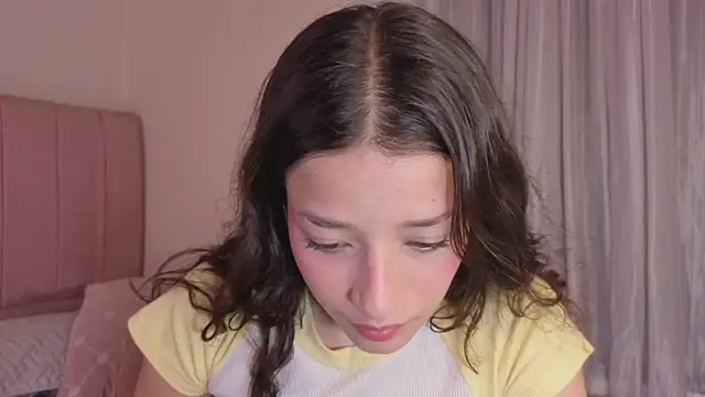 Snapshot of Amaia_Daniells chatting on December 3, 2025, 4:13 am Amaia Daniells online show from December 3, 2025, 4:13 am