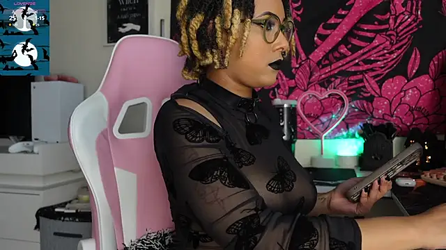 Snapshot of goddessxdreaxo chatting on December 5, 2025, 6:50 pm goddessxdreaxo online show from December 5, 2025, 6:50 pm