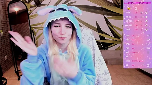 Snapshot of fleximona chatting on December 13, 2025, 8:04 pm fleximona online show from December 13, 2025, 8:04 pm