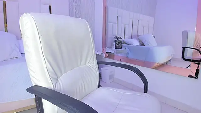 Snapshot of Meghan_stonne_ chatting on October 3, 2025, 7:26 pm Meghan stonne online show from October 3, 2025, 7:26 pm