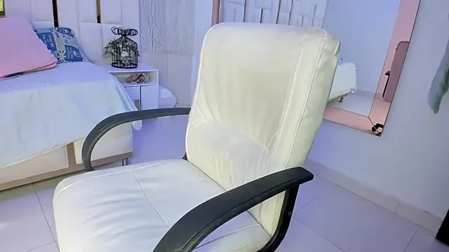 Snapshot of Meghan_stonne_ chatting on November 15, 2025, 7:07 pm Meghan stonne online show from November 15, 2025, 7:07 pm