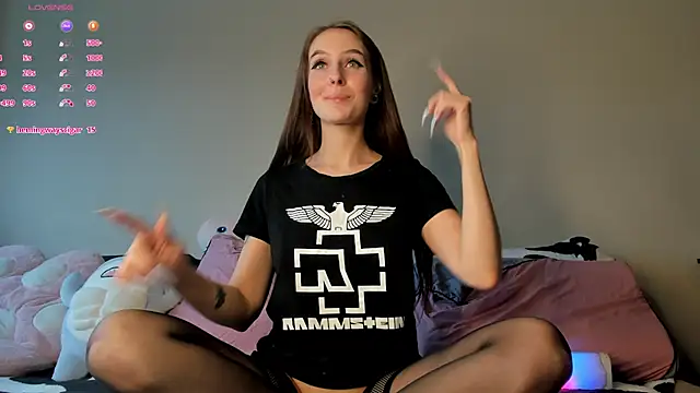 Snapshot of YaraAveiri chatting on February 9, 2025, 11:36 am YaraAveiri online show from February 9, 2025, 11:36 am