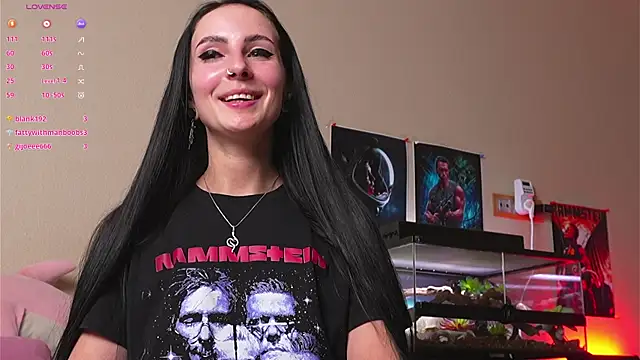 YaraAveiri online show from April 9, 2026, 10:54 am