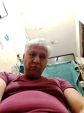 Momlover2022 online show from April 21, 2026, 5:30 pm