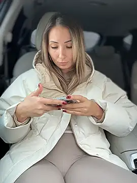 YOUR-KARINA online show from January 11, 2026, 8:10 am