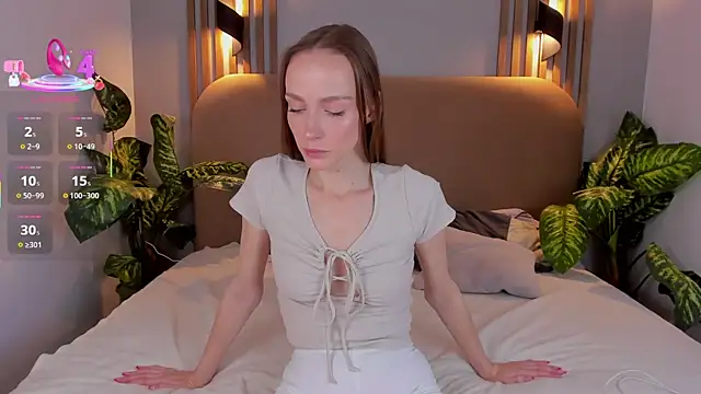 Kira Quinn online show from October 31, 2025, 7:05 am