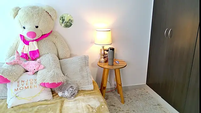 Snapshot of SarahCinnamon- chatting on July 9, 2026, 3:44 pm SarahCinnamon- online show from July 9, 2026, 3:44 pm
