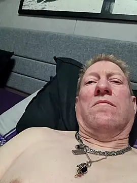 tomtom111111 online show from February 26, 2026, 5:02 pm