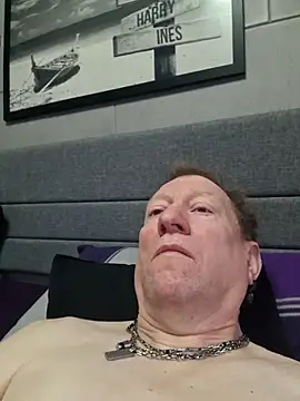 tomtom111111 online show from February 1, 2026, 11:52 am