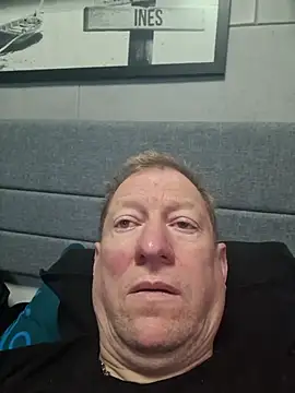 Snapshot of tomtom111111 chatting on October 11, 2025, 9:54 am tomtom111111 online show from October 11, 2025, 9:54 am