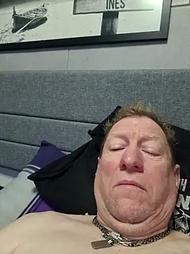 Snapshot of tomtom111111 chatting on December 14, 2025, 10:32 am tomtom111111 online show from December 14, 2025, 10:32 am