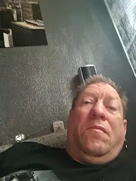 Snapshot of tomtom111111 chatting on October 26, 2025, 12:05 pm tomtom111111 online show from October 26, 2025, 12:05 pm