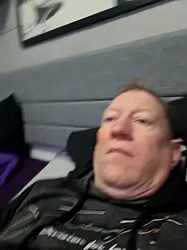 Snapshot of tomtom111111 chatting on November 28, 2025, 1:22 pm tomtom111111 online show from November 28, 2025, 1:22 pm