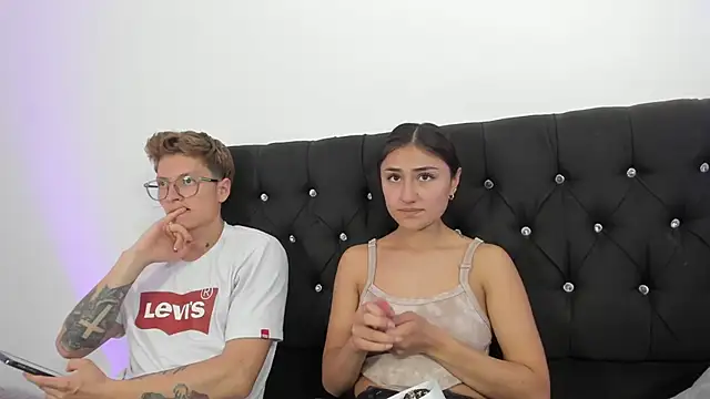 A sexy couple   online show from November 19, 2025, 6:52 pm