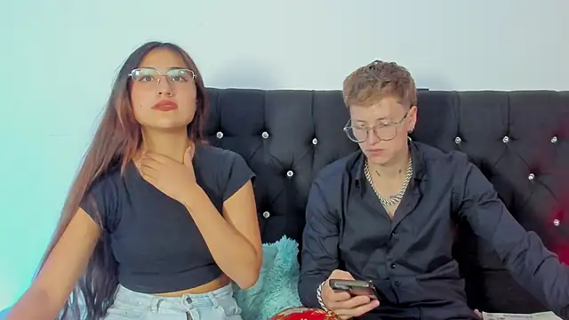 A sexy couple   online show from November 9, 2025, 11:42 pm