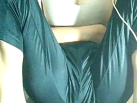 Snapshot of PinaySkinnyGirl chatting on November 19, 2025, 8:42 pm PinaySkinnyGirl online show from November 19, 2025, 8:42 pm