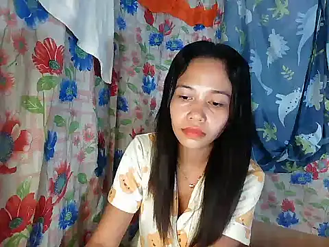 Snapshot of PinaySkinnyGirl chatting on December 17, 2025, 9:42 pm PinaySkinnyGirl online show from December 17, 2025, 9:42 pm