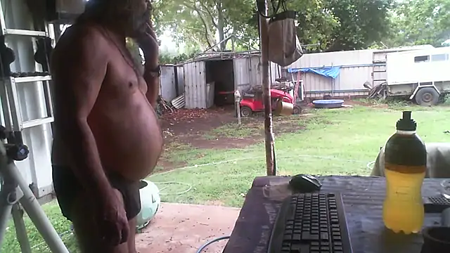 Snapshot of herbie010666 chatting on December 23, 2025, 3:17 am herbie010666 online show from December 23, 2025, 3:17 am