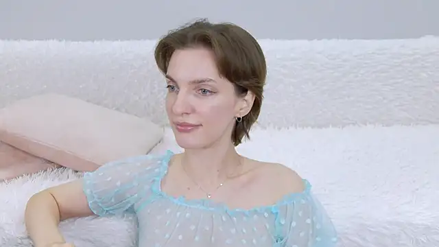 Snapshot of Beauty_Alex chatting on December 23, 2025, 2:22 am Beauty Alex online show from December 23, 2025, 2:22 am