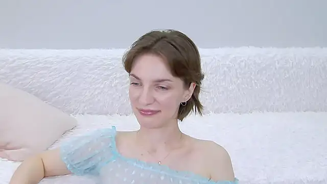 Snapshot of Beauty_Alex chatting on January 14, 2026, 2:26 am Beauty Alex online show from January 14, 2026, 2:26 am