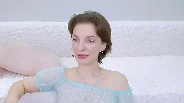 Snapshot of Beauty_Alex chatting on January 7, 2026, 2:27 am Beauty Alex online show from January 7, 2026, 2:27 am