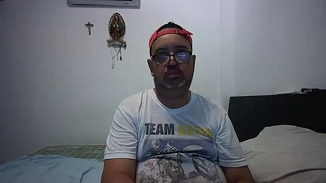 Snapshot of djtomxxx2777 chatting on December 13, 2025, 8:37 pm djtomxxx2777 online show from December 13, 2025, 8:37 pm