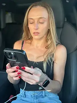 lunagirl13 online show from July 6, 2026, 11:51 pm