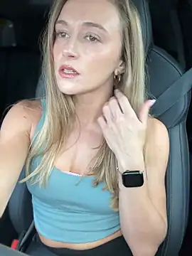 lunagirl13 online show from July 14, 2026, 11:33 pm