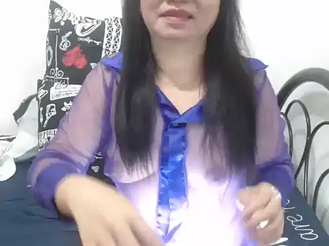 Snapshot of stacie_iris chatting on November 19, 2025, 9:04 pm stacie iris online show from November 19, 2025, 9:04 pm