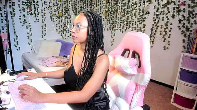 violeta milleer online show from October 5, 2025, 3:47 pm