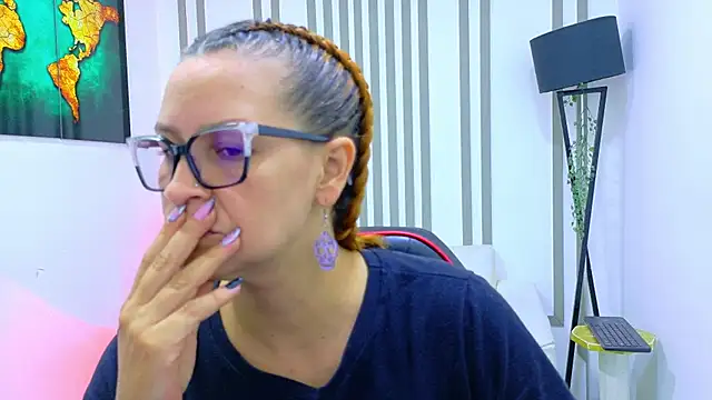 Britney taylor  online show from November 21, 2025, 9:03 pm