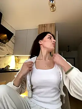 Snapshot of little_belucci chatting on January 12, 2026, 2:13 pm little belucci online show from January 12, 2026, 2:13 pm