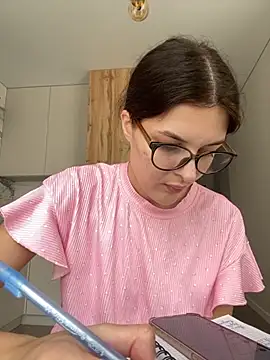 Snapshot of little_belucci chatting on September 12, 2025, 10:04 am little belucci online show from September 12, 2025, 10:04 am