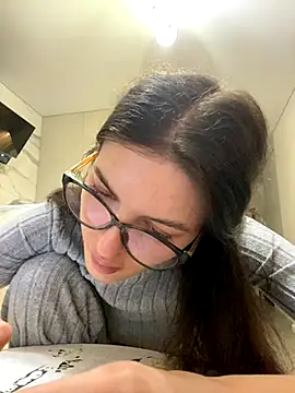 Snapshot of little_belucci chatting on November 29, 2025, 2:50 pm little belucci online show from November 29, 2025, 2:50 pm