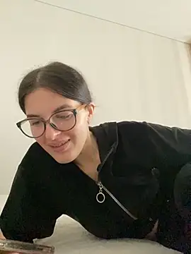 Snapshot of little_belucci chatting on November 19, 2025, 11:10 am little belucci online show from November 19, 2025, 11:10 am