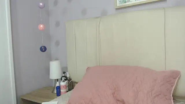 Snapshot of amy_le01 chatting on March 4, 2025, 1:17 pm amy le01 online show from March 4, 2025, 1:17 pm