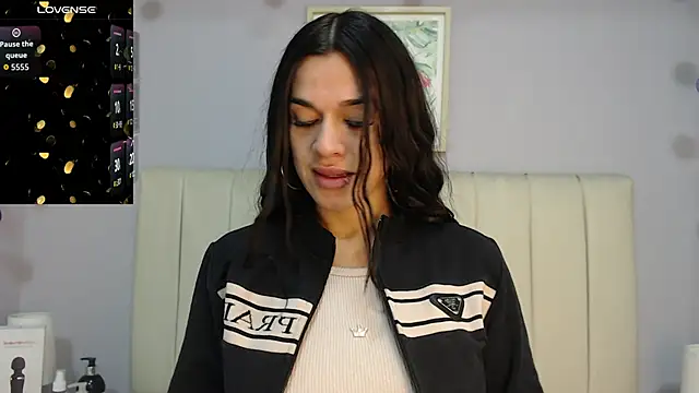 Snapshot of amy_le01 chatting on October 29, 2025, 1:32 pm amy le01 online show from October 29, 2025, 1:32 pm