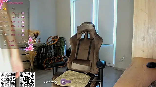 Snapshot of HotyPlays chatting on October 2, 2025, 12:08 pm HotyPlays online show from October 2, 2025, 12:08 pm