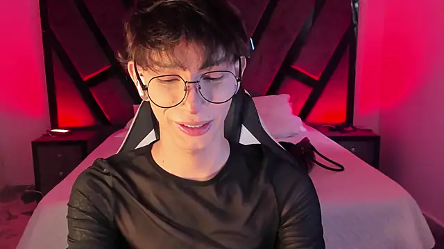 Snapshot of AndyWiilliams chatting on March 2, 2026, 9:11 pm AndyWiilliams online show from March 2, 2026, 9:11 pm