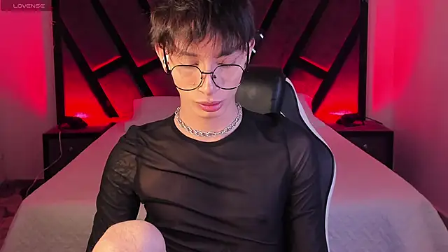 Snapshot of AndyWiilliams chatting on February 17, 2026, 9:45 pm AndyWiilliams online show from February 17, 2026, 9:45 pm